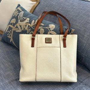 White Dooney and Bourke leather tote